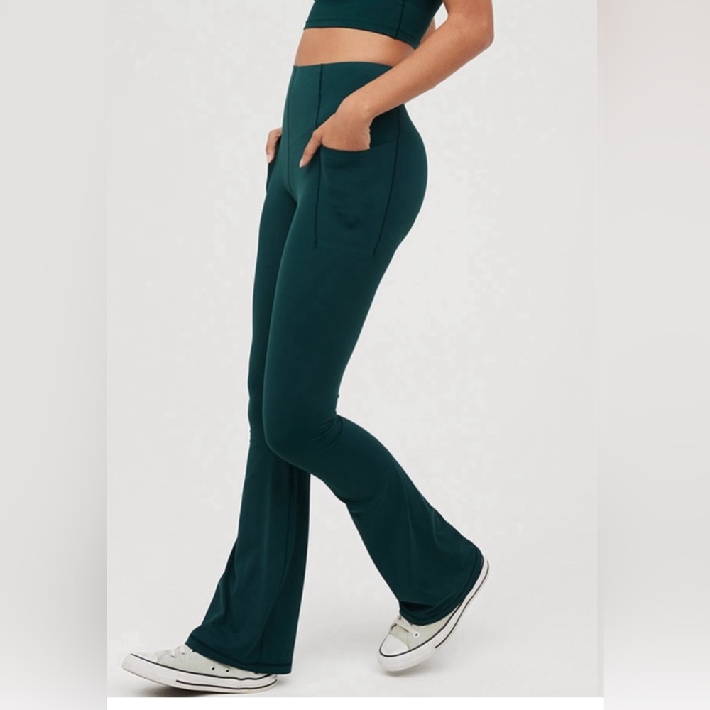 NWOT aerie real me xtra hold up pocket bootcut leggings